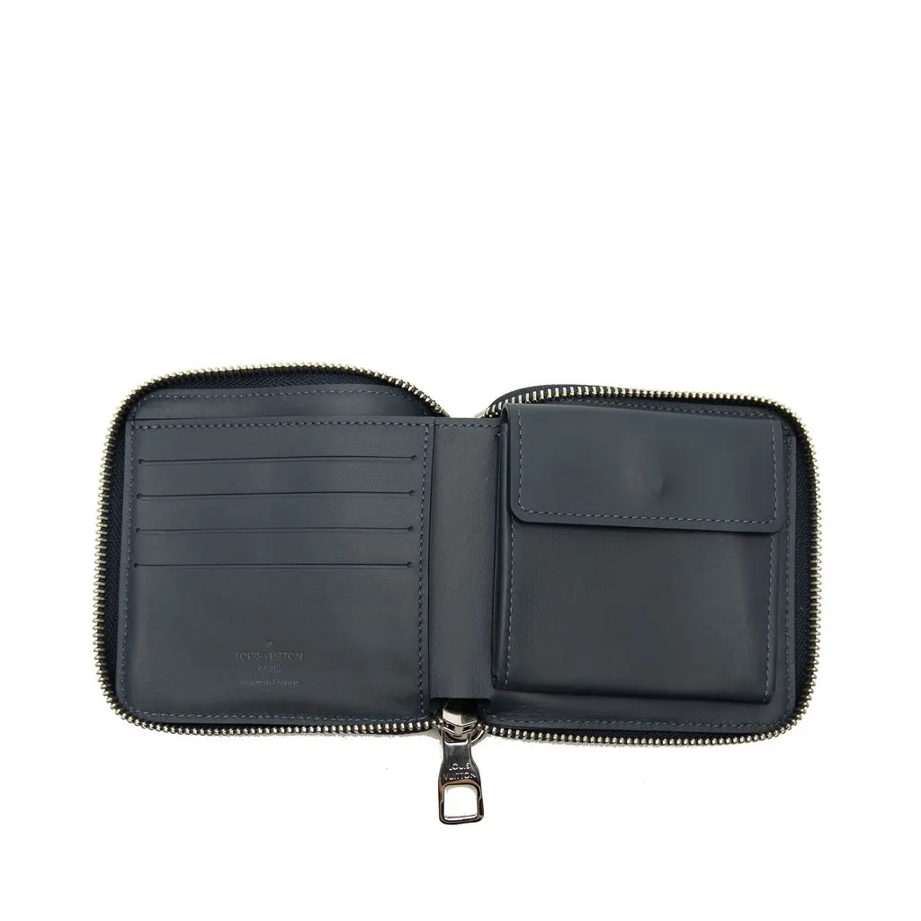 Louis Vuitton Monogram Denim Watercolor Hickory Stripes Compact Wallet on Strap Blue Denim Very good - Model View