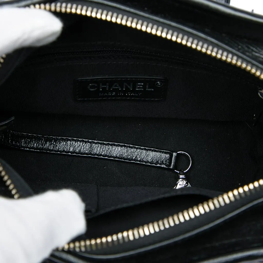 Chanel Small Tweed Gabrielle Crossbody Black Tweed Very good - Model View