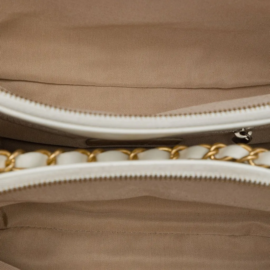 Chanel Quilted Aged Calfskin Mademoiselle Triple Zip Shoulder Bag White Leather Very good - Model View