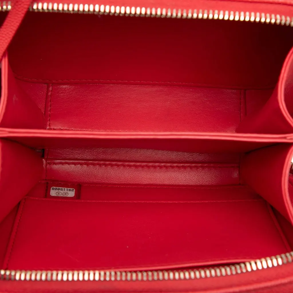 Chanel Small Caviar CC Filigree Vanity Case Red Leather Very good - Model View