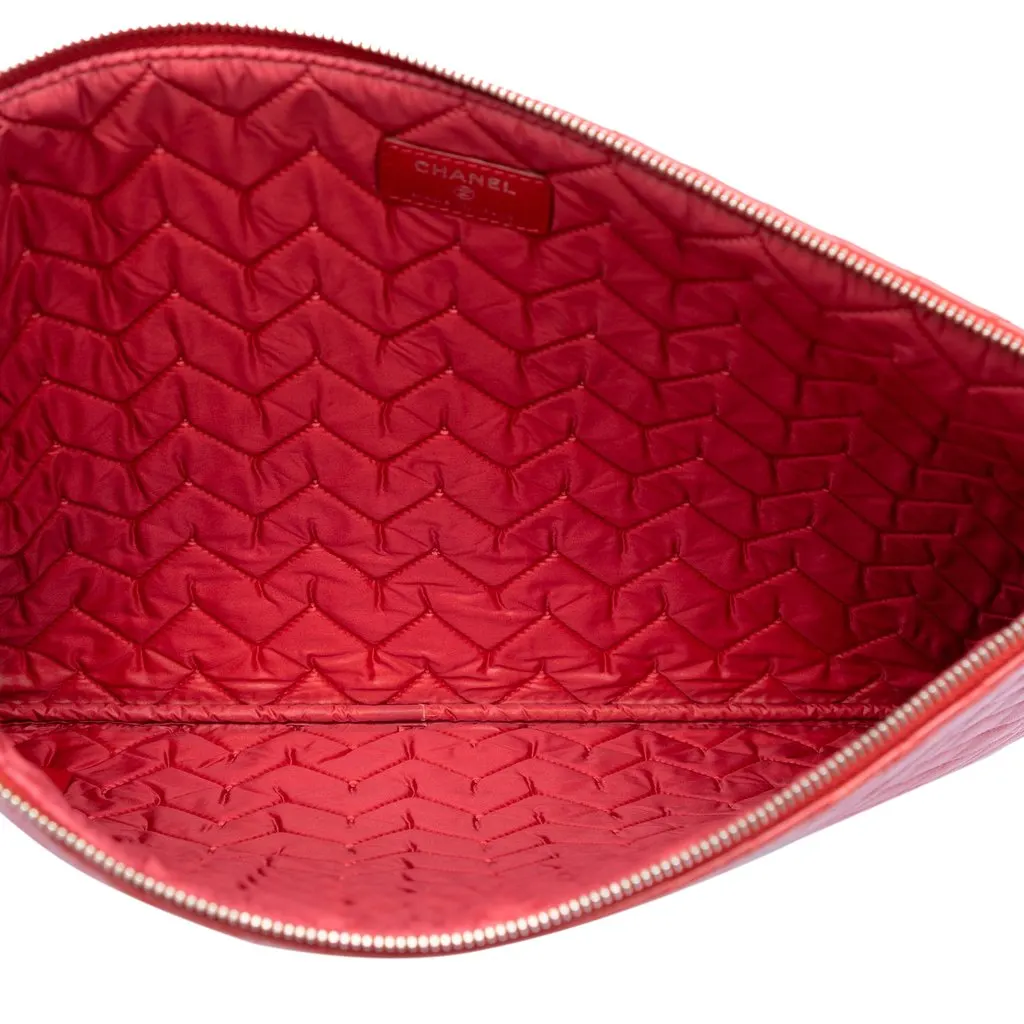 Chanel Large Diagonal Quilted Lambskin O Case Clutch Red Leather Very good - Model View
