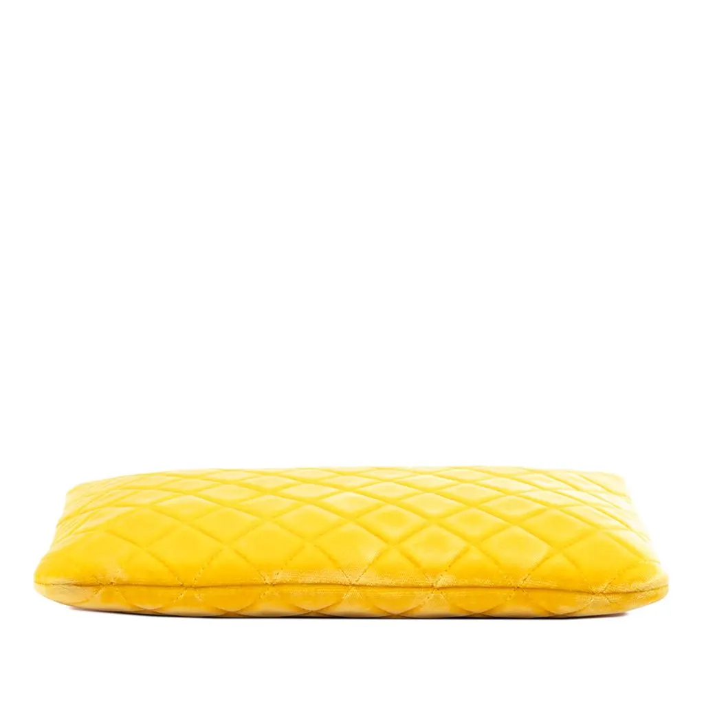 Chanel Medium CC Quilted Velvet O Case Clutch Yellow Velvet Very good - Inside View
