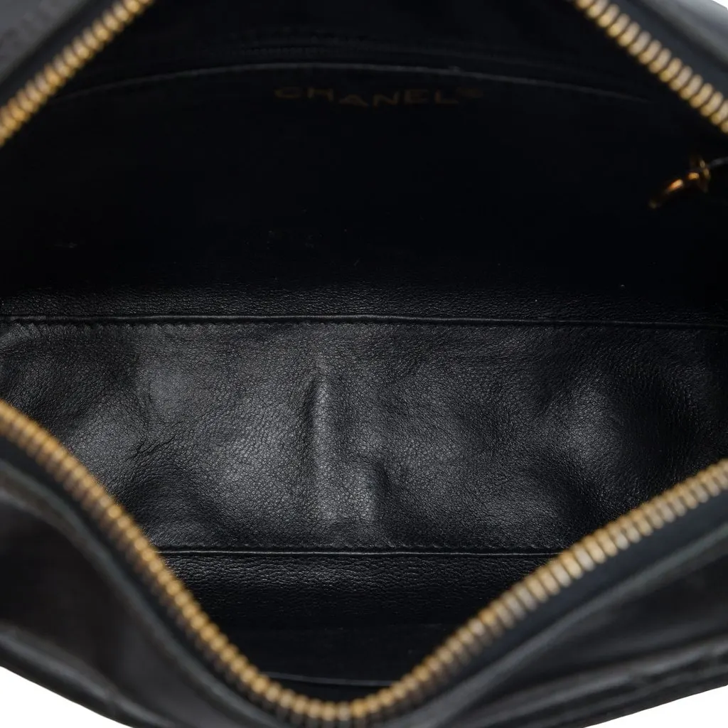 Chanel CC Quilted Lambskin Twisted Strap Crossbody Black Leather Very good - Model View