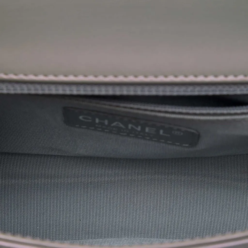 Chanel Old Medium Iridescent Patent Boy Reverso Flap MultiColor Leather Very good - Model View