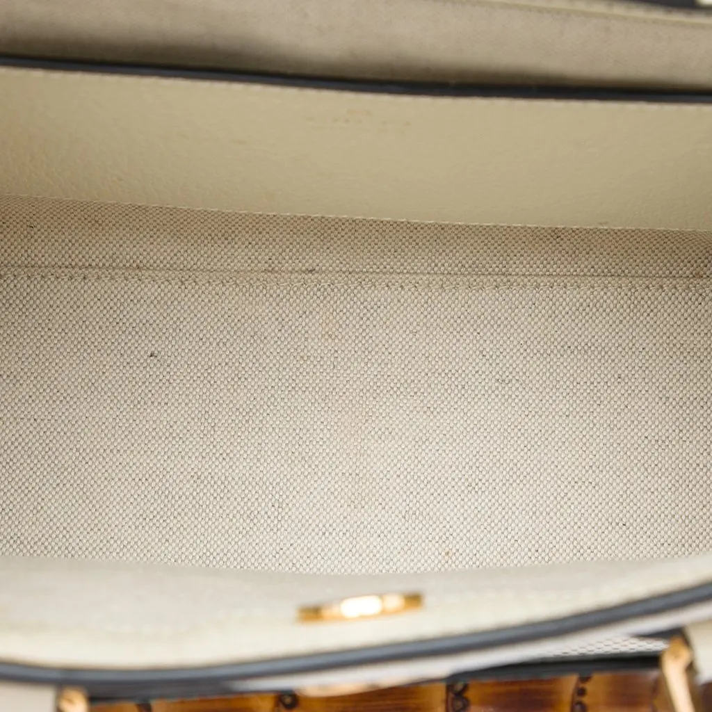 Gucci Medium Jumbo GG Canvas Bamboo Diana Satchel Brown Very good - Model View