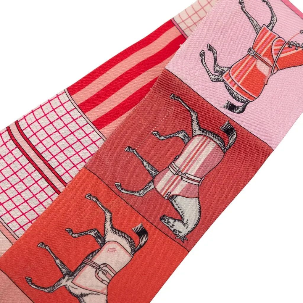 Hermès Couvertures Nouvelles Silk Twilly Scarf Pink Silk Good - Model View