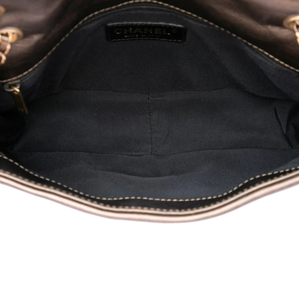 Chanel CC Metallic Lambskin Chic Knot Flap Brown Leather Very good - Model View
