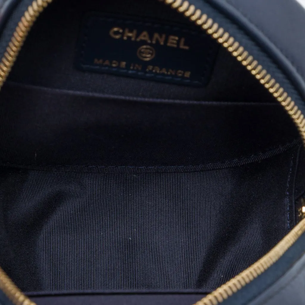 Chanel Lambskin 19 Round Clutch with Chain Blue Leather Very good - Model View