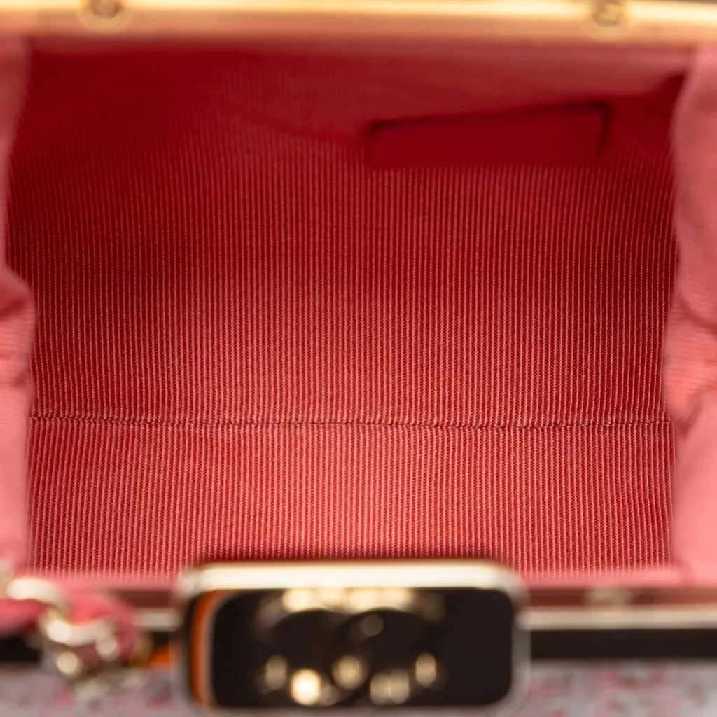 Chanel Quilted Tweed Kisslock Clutch With Chain Pink Very good - Model View