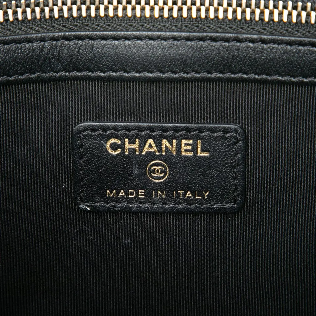 Chanel Quilted Lambskin and Crocodile Embossed Metallic Calfskin Reissue 2.55 Clutch Black Leather Very good - Box View