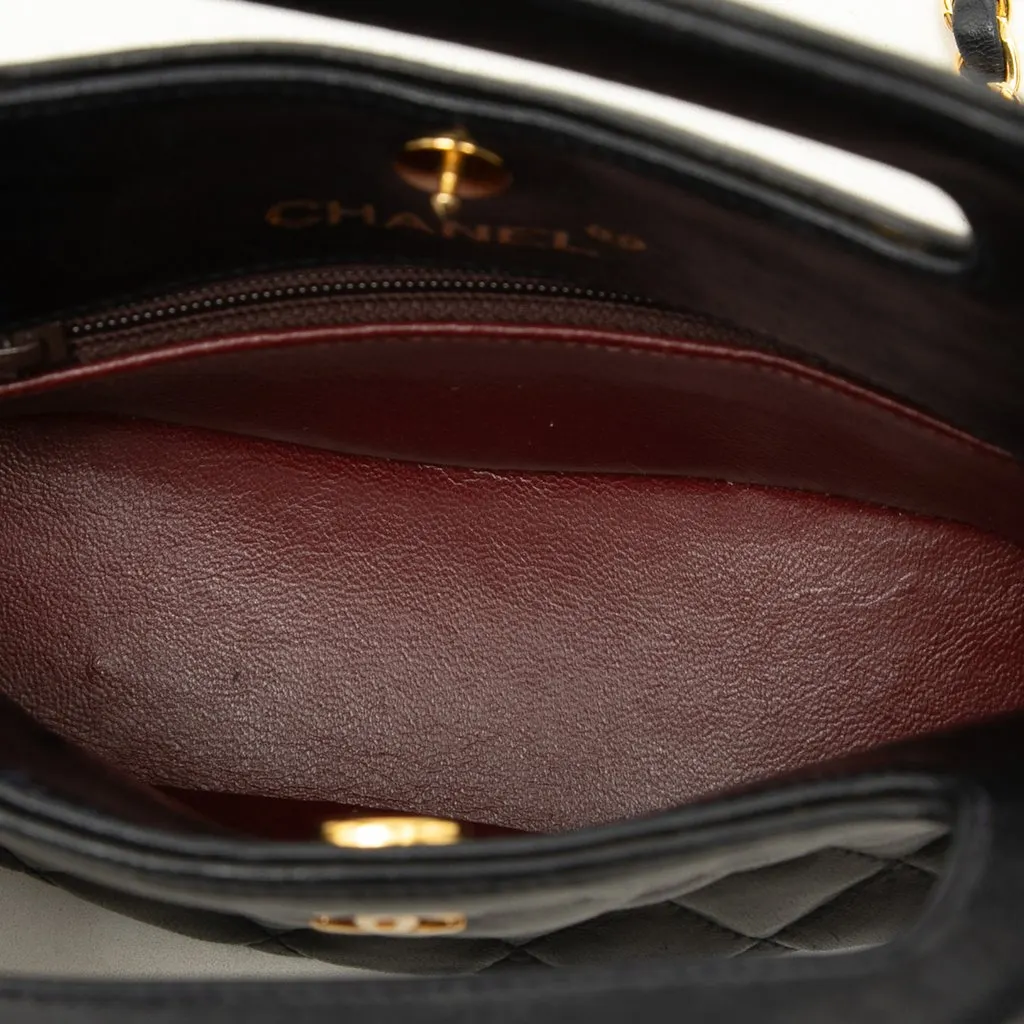 Chanel CC Quilted Lambskin Top Handle Round Frame Bag Black Leather Very good - Model View