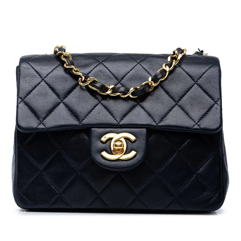 Chanel ميني مربعة كلاسيك جلد الحمل مفردة بغطاء