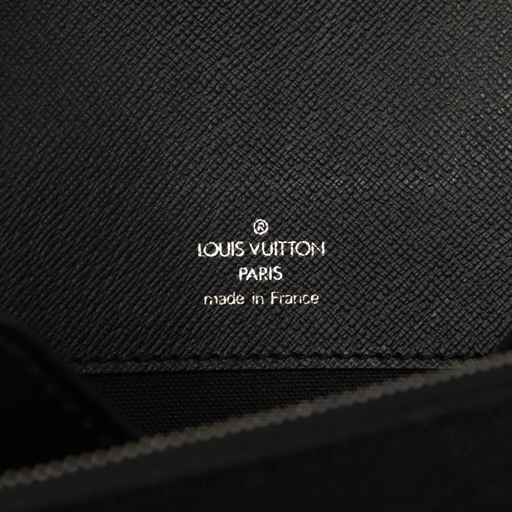Louis Vuitton Taiga Minuto Black Leather Very good - Box View