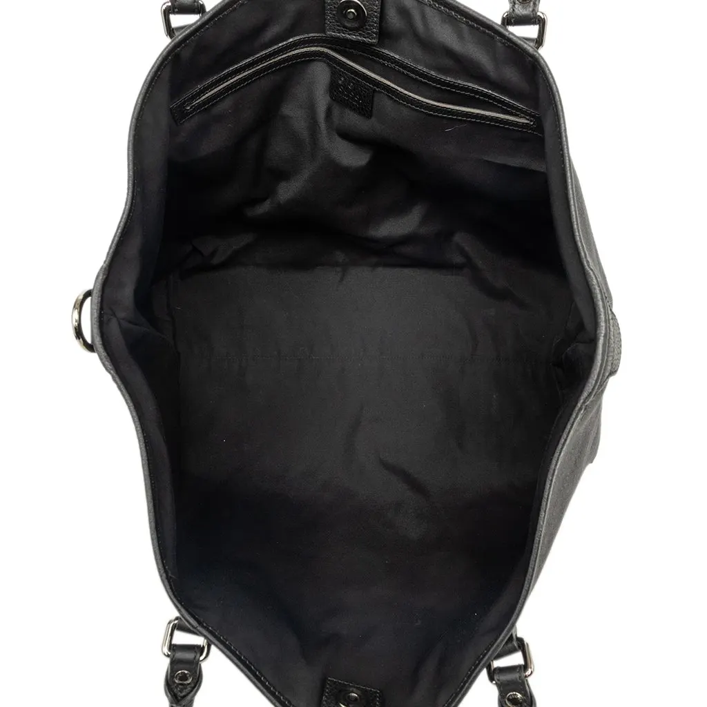 Gucci GG Denim Tote Black Very good - Model View