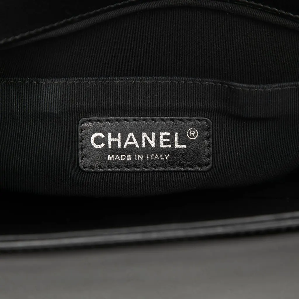 Chanel Old Medium Quilted Patent Acrylic Boy Flap Black Leather Very good - Box View