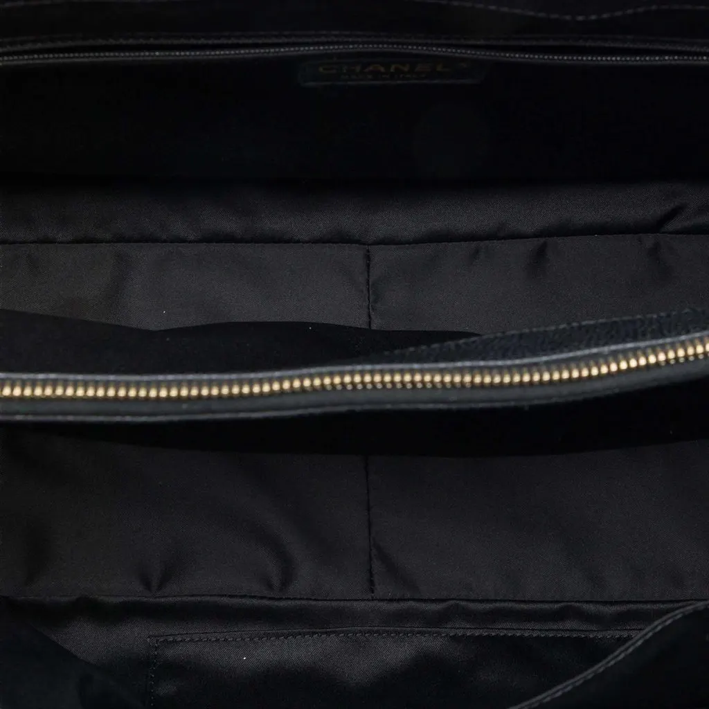 Chanel Caviar Grand Shopping Tote XL Black Leather Very good - Model View