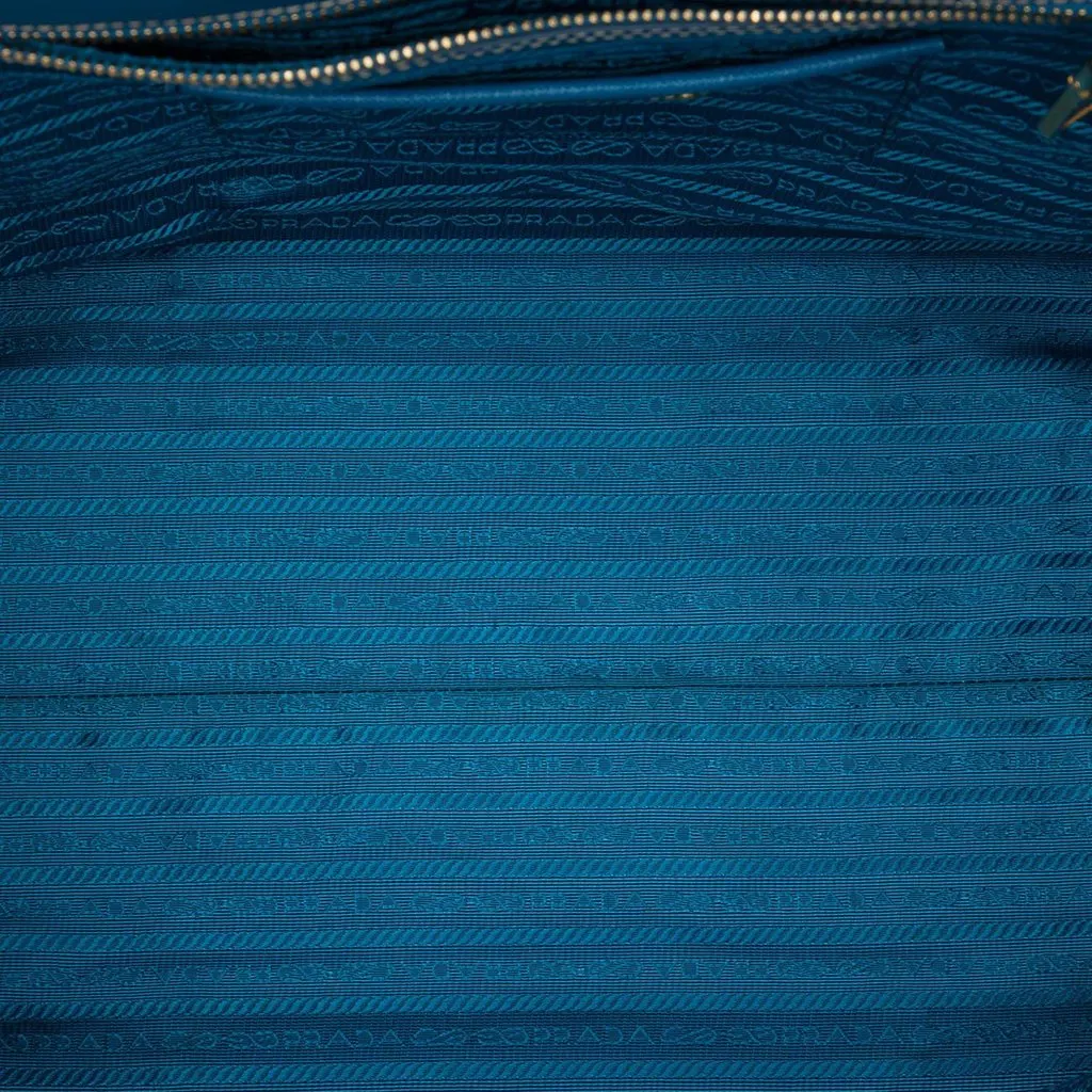 Prada Saffiano Lux Shopping Tote Blue Leather Very good - Model View