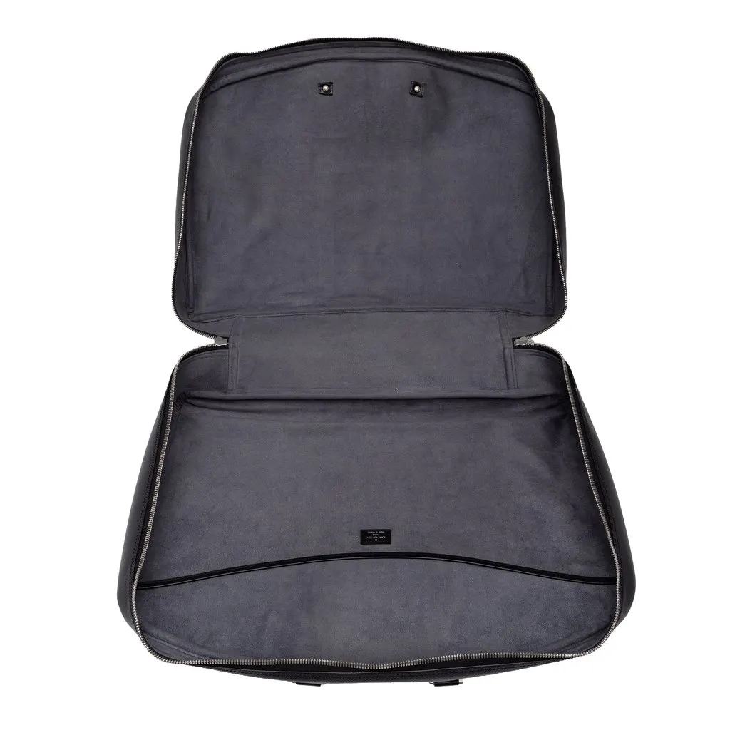 Louis Vuitton Taiga Helanga 1 Poche Black Leather Good - Model View