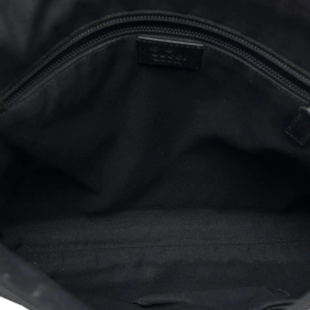 Gucci GG Nylon Flat Messenger Bag Black Very good - Model View