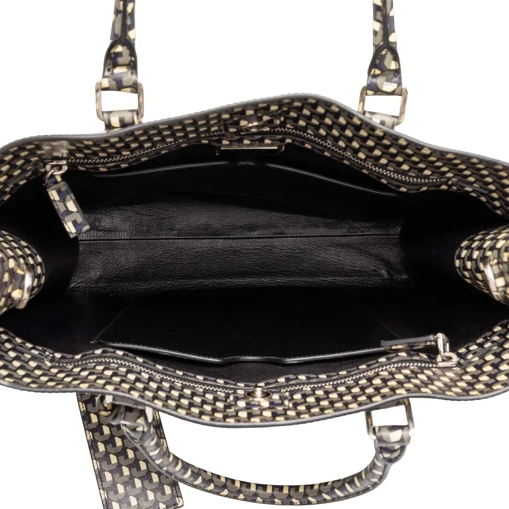 Prada Saffiano Stampato Shopping Tote Black Leather Very good - Model View