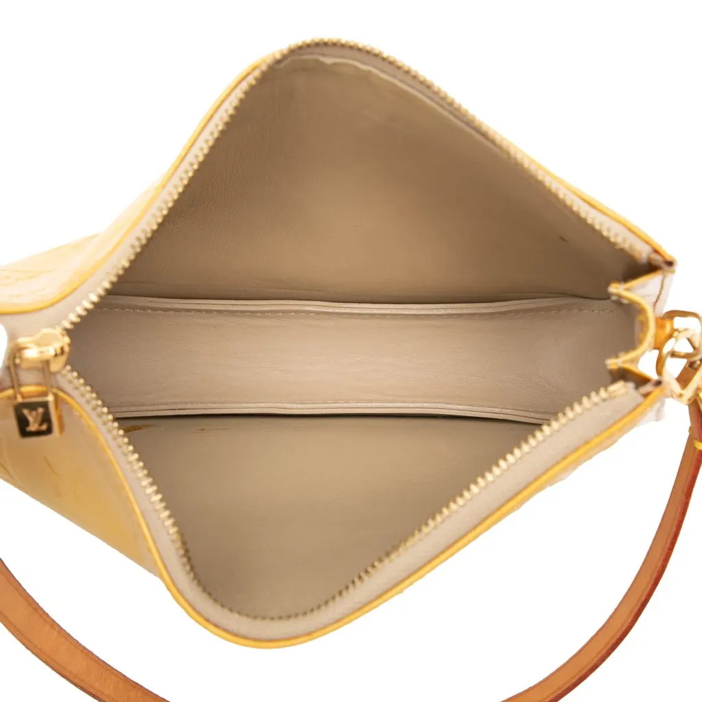 Louis Vuitton Monogram Vernis Pochette Lexington Yellow Leather Very good - Model View