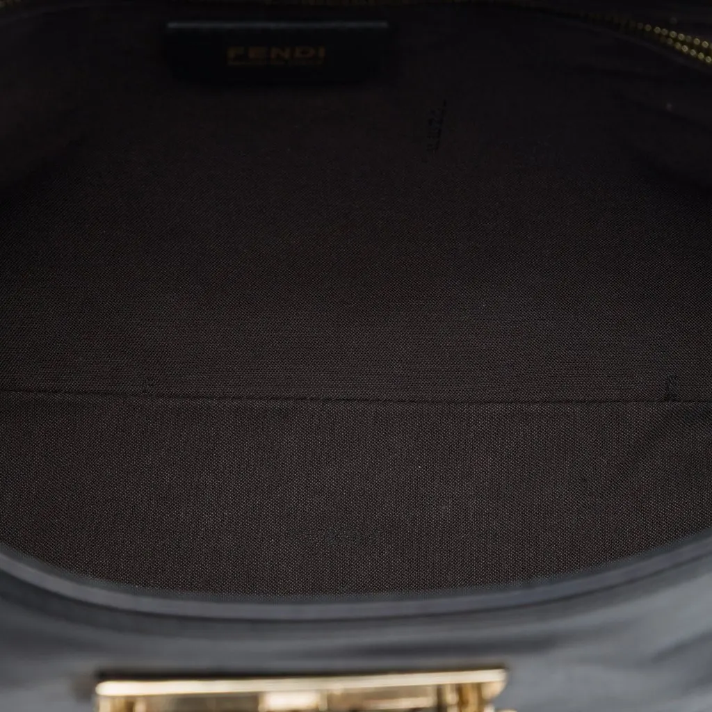 Fendi Leather Maxi Baguette Flap Bag Black Leather Very good - Model View