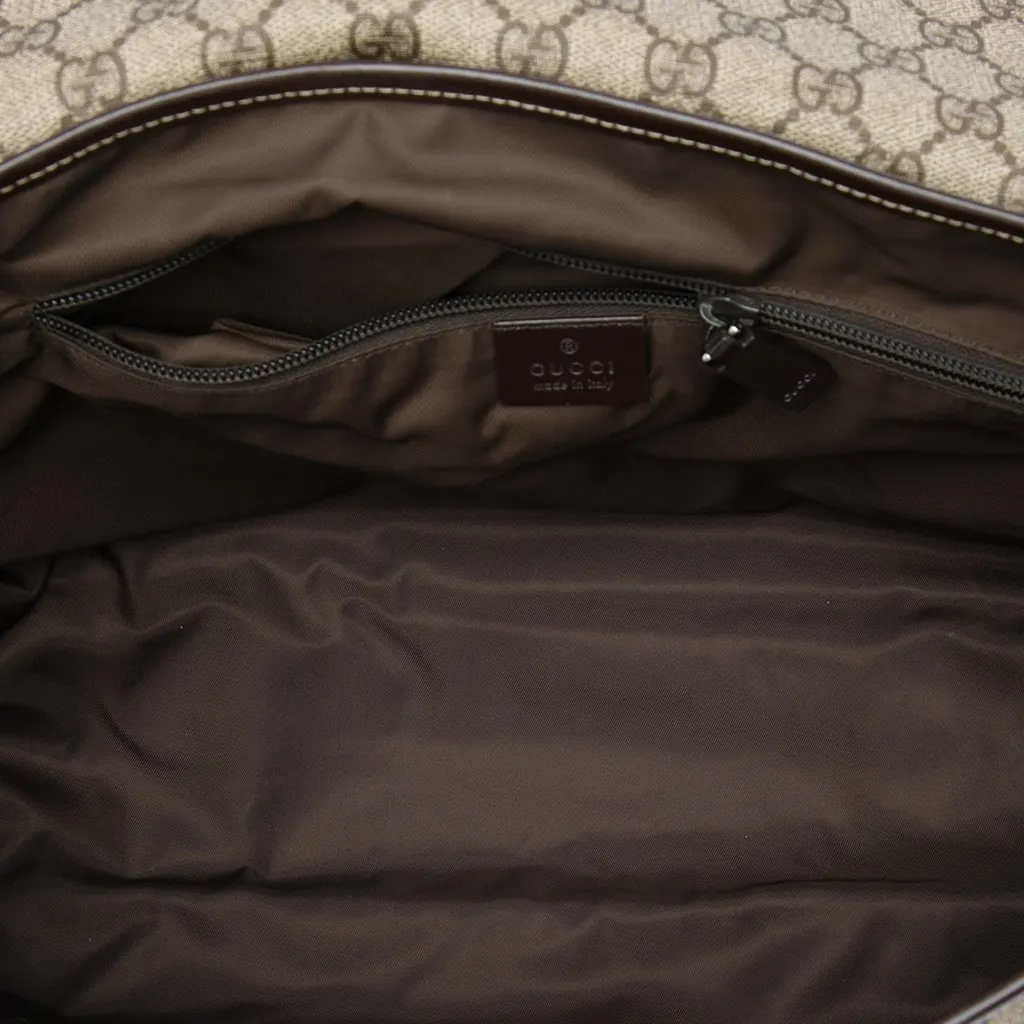 Gucci GG Supreme Interlocking G Crossbody Beige Canvas Very good - Model View