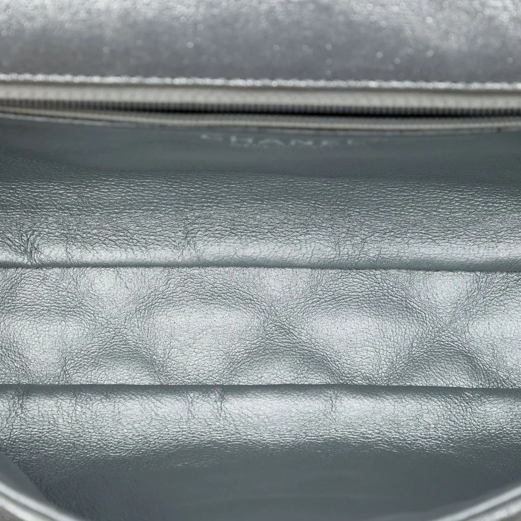 Chanel Quilted Metallic Lambskin Reissue 2.55 Roll Clutch Silver Leather Very good - Model View