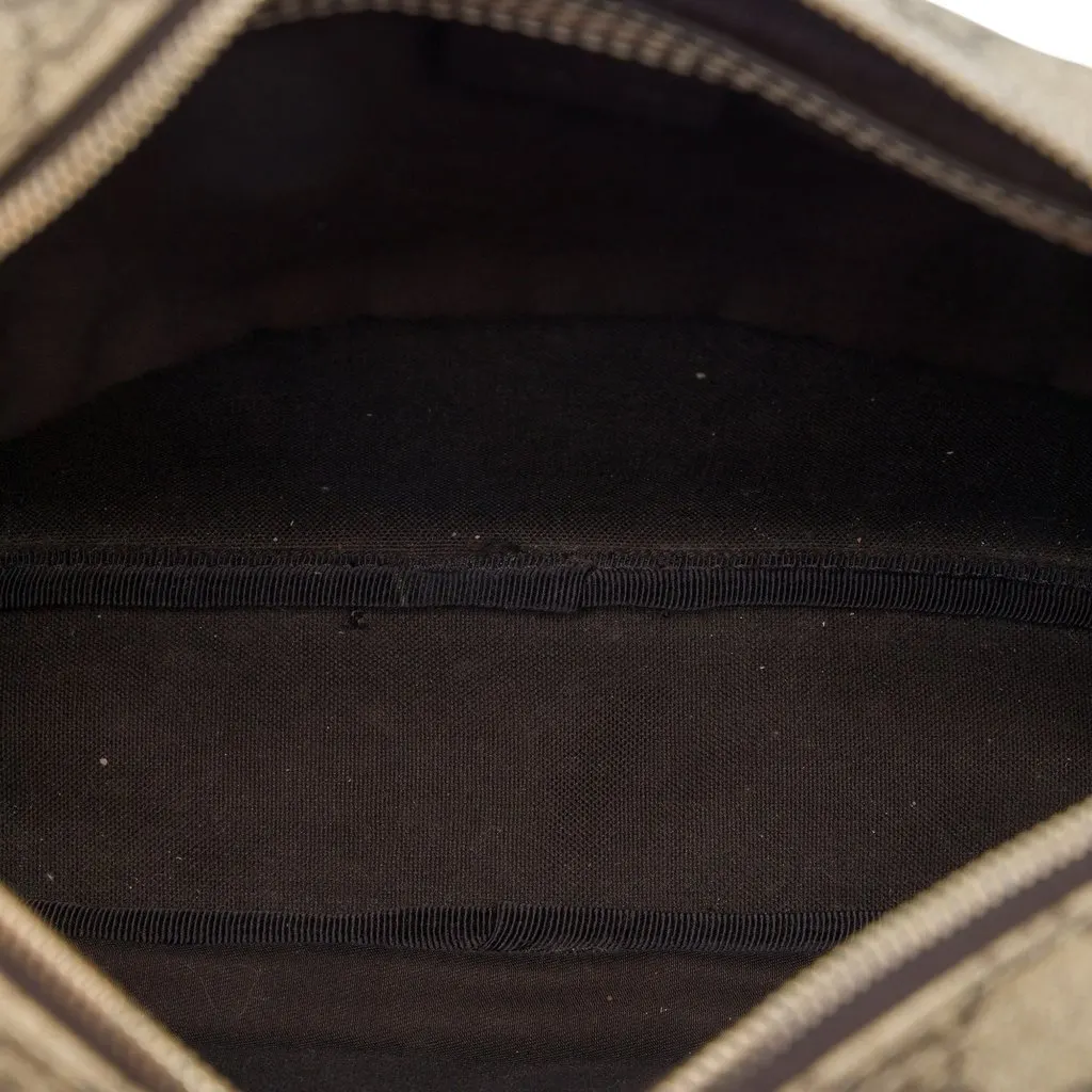 Gucci GG Supreme Crossbody Beige Canvas Very good - Model View