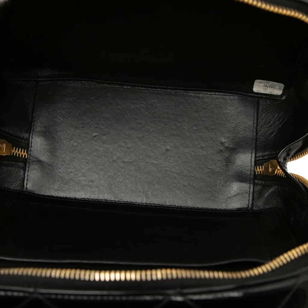 Chanel Quilted Patent Vanity Case Black Leather Very good - Model View