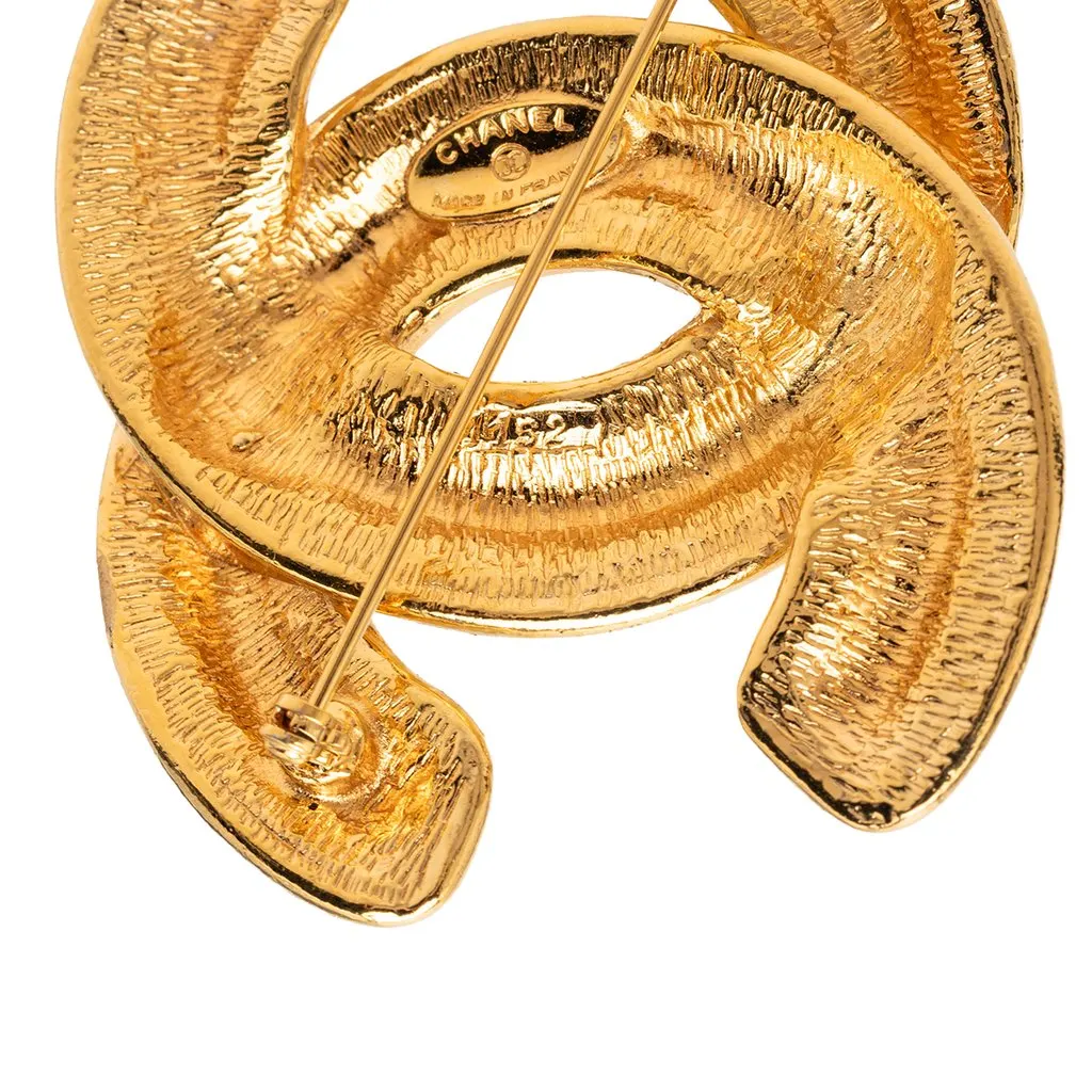 Chanel CC Gold Plated Quilted Brooch Gold Metal Very good - Model View