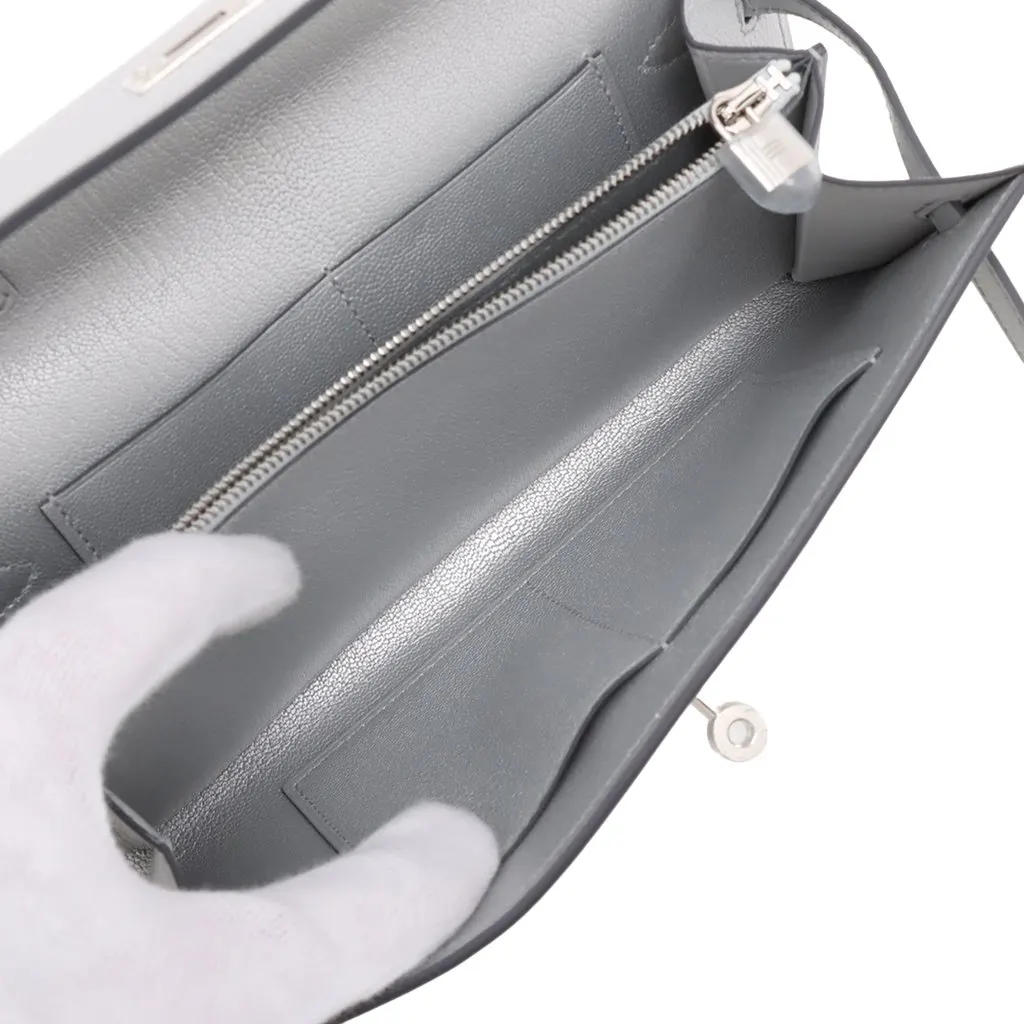 Hermès Chevre Chamkila Kelly To Go Wallet Silver Leather Very good - Model View