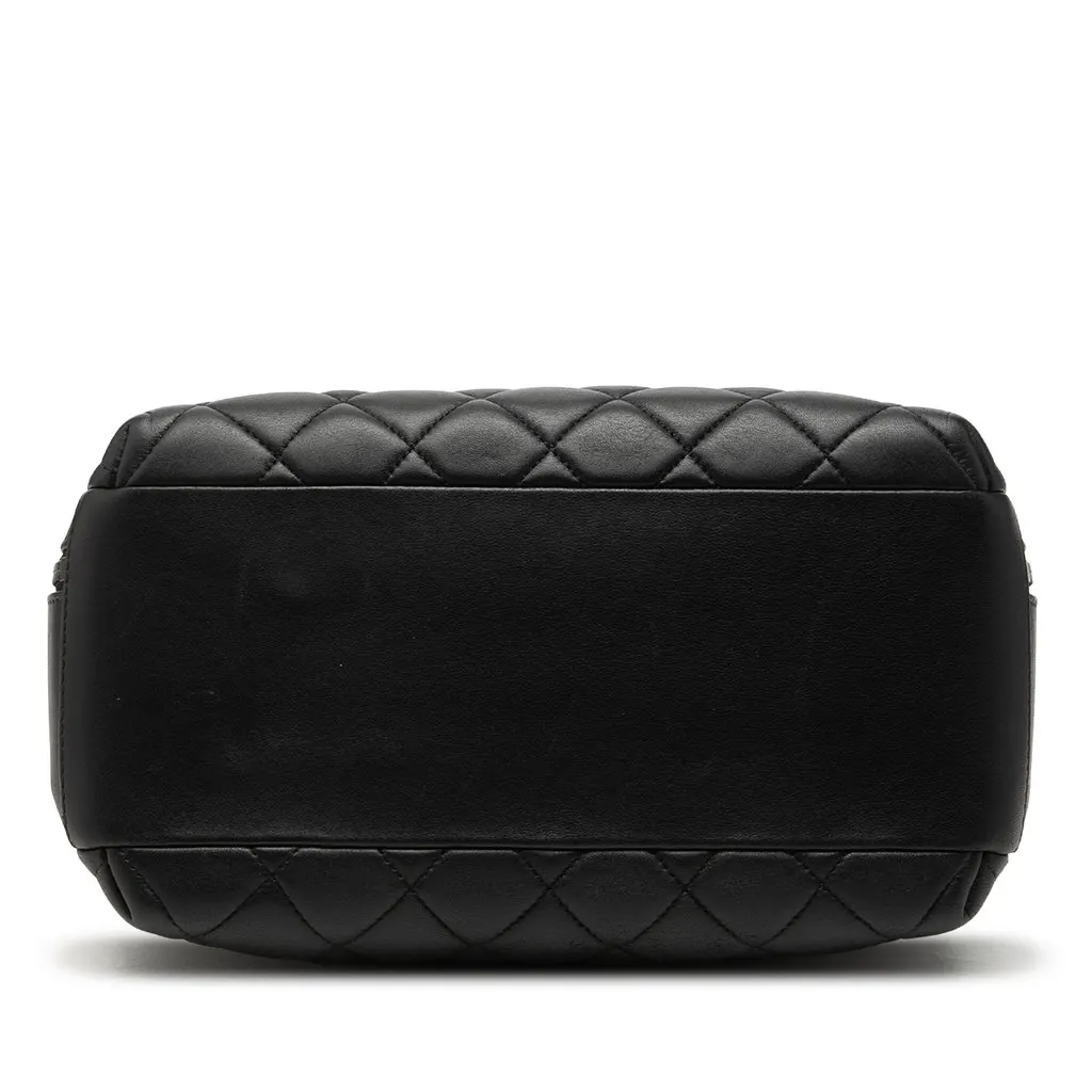 Chanel Medium Quilted Lambskin Trendy CC Bowling Bag Black Leather Very good - Inside View
