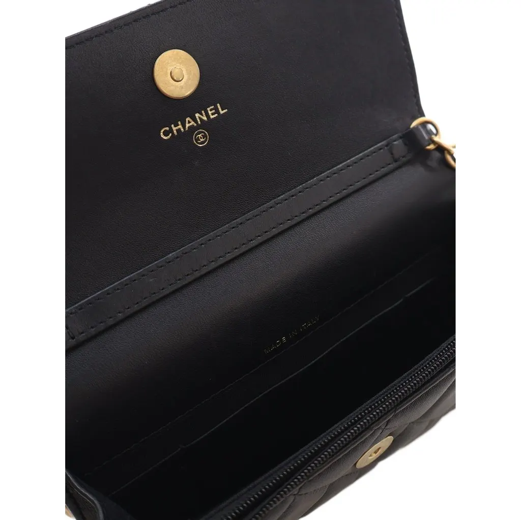 Chanel CC Quilted Lambskin Enamel and Pearl Wallet On Chain Black Leather Very good - Model View