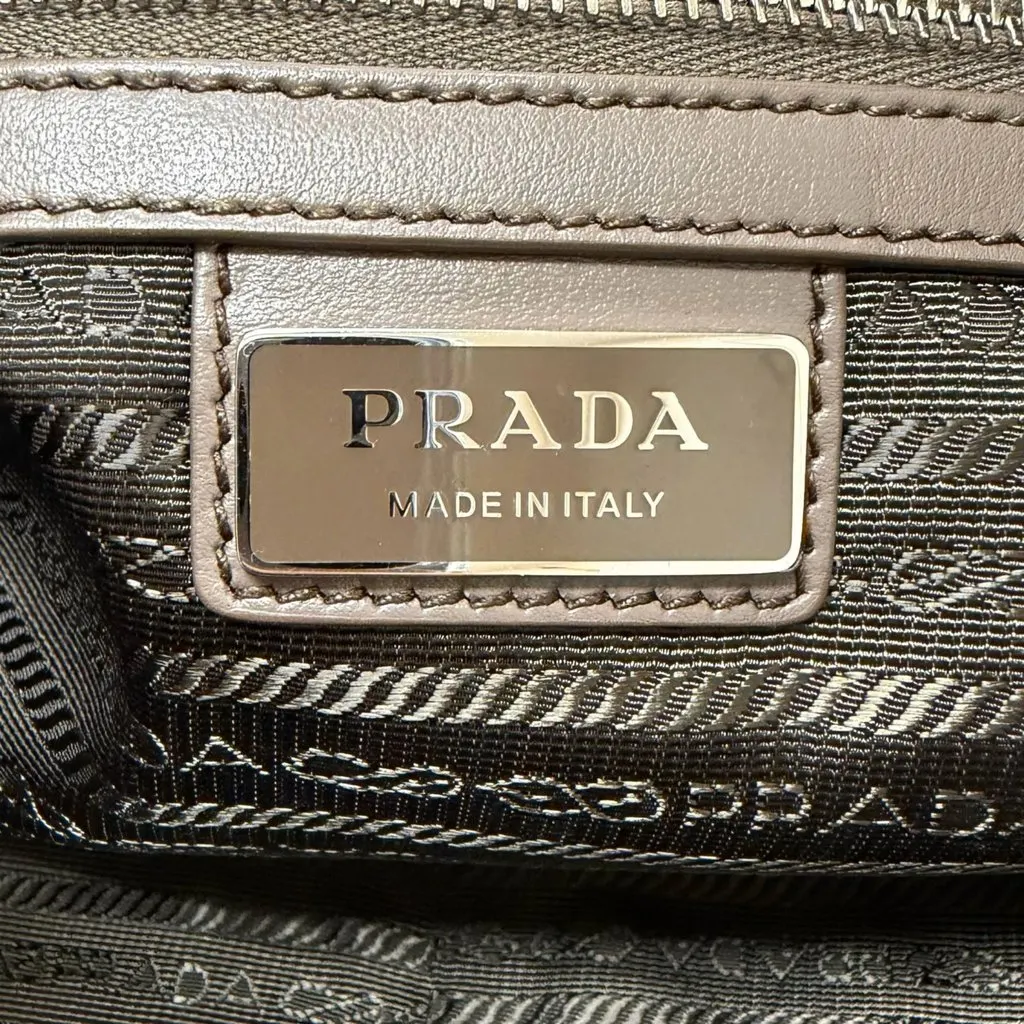Prada Vitello Daino Crossbody Brown Leather Very good - Box View