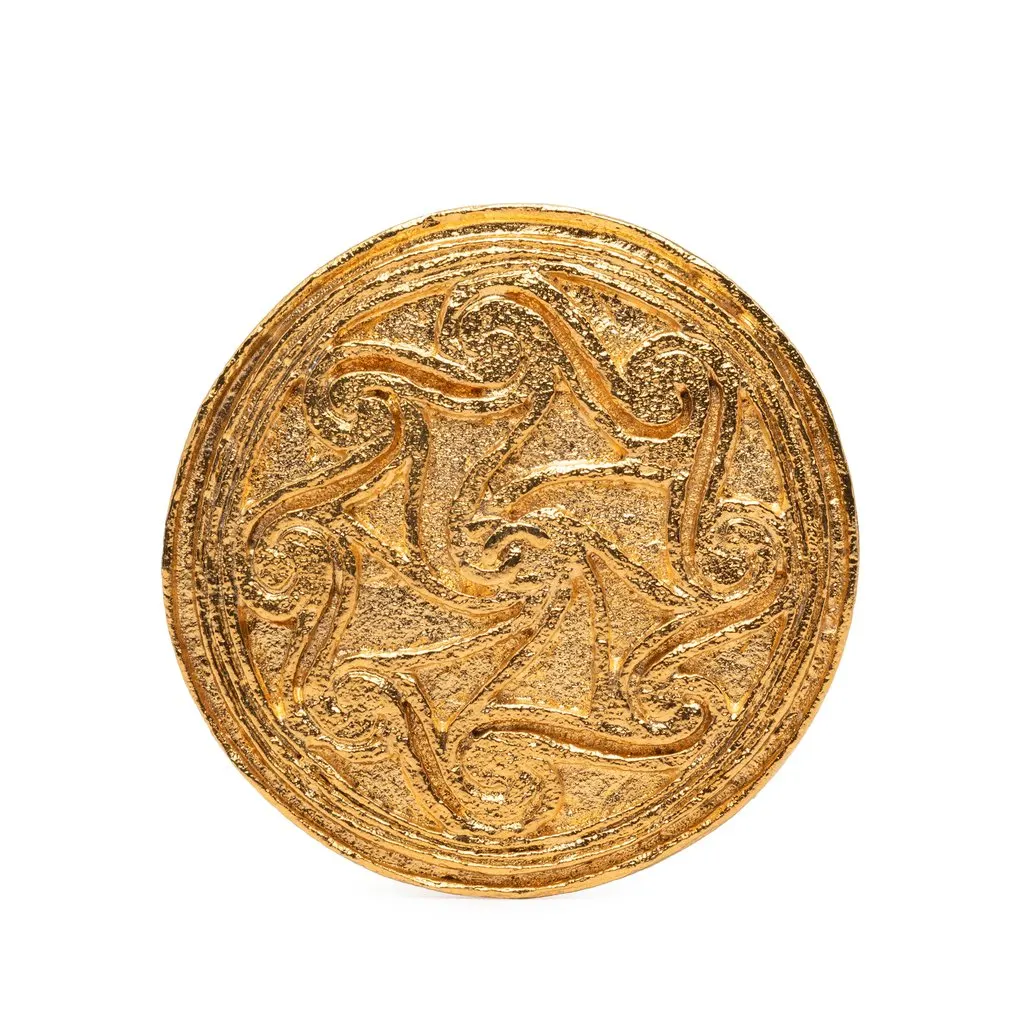 Chanel CC Gold Plated Swirl Medallion Brooch Gold Metal Very good - Front View