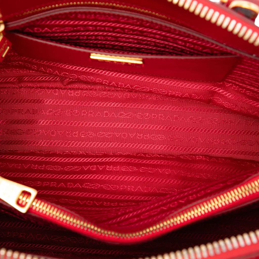 Prada Medium Saffiano Vernice Promenade Satchel Red Leather Good - Model View