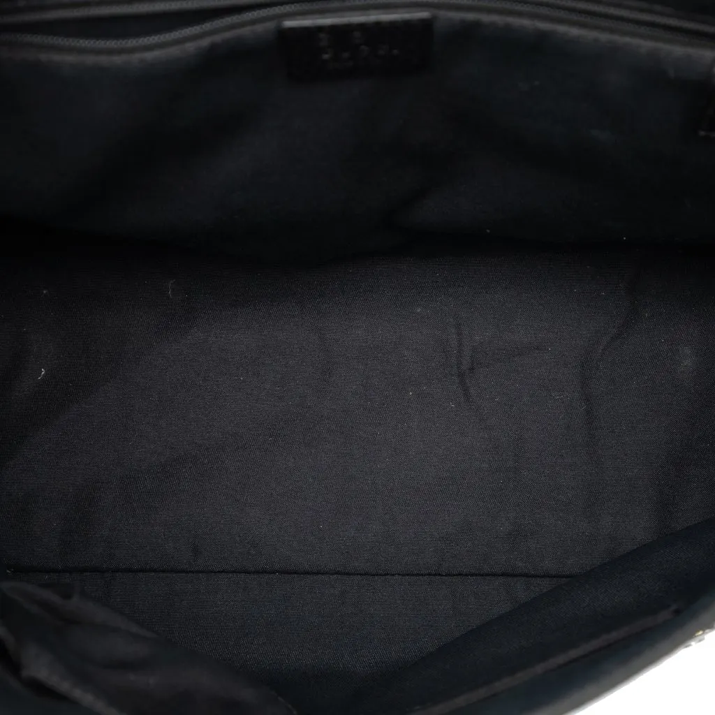 Gucci GG Canvas Messenger Bag Black Very good - Model View