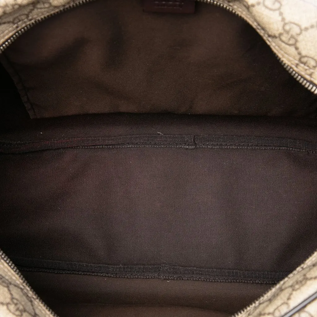 Gucci GG Supreme Crossbody Beige Canvas Very good - Model View