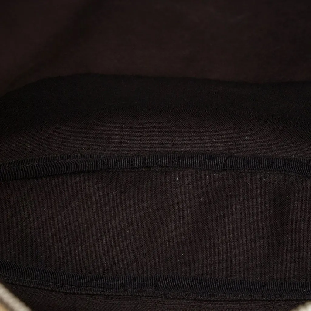 Gucci GG Supreme Crossbody Beige Very good - Model View