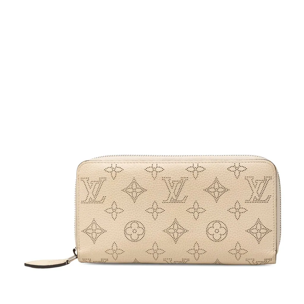 Louis Vuitton Monogram Mahina Zippy Long Wallet White Very good - Front View