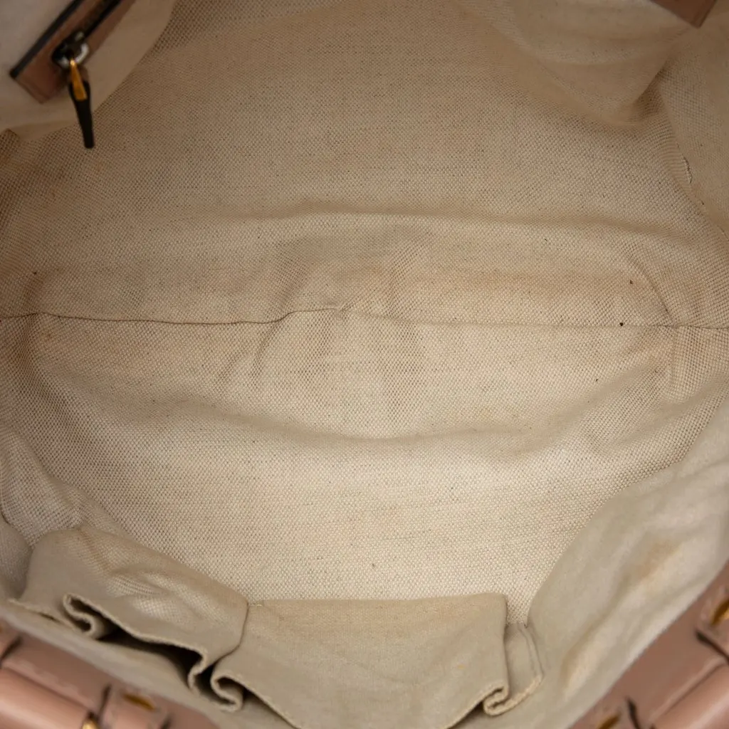 Gucci GG Canvas Scarlett Tote Beige Very good - Model View