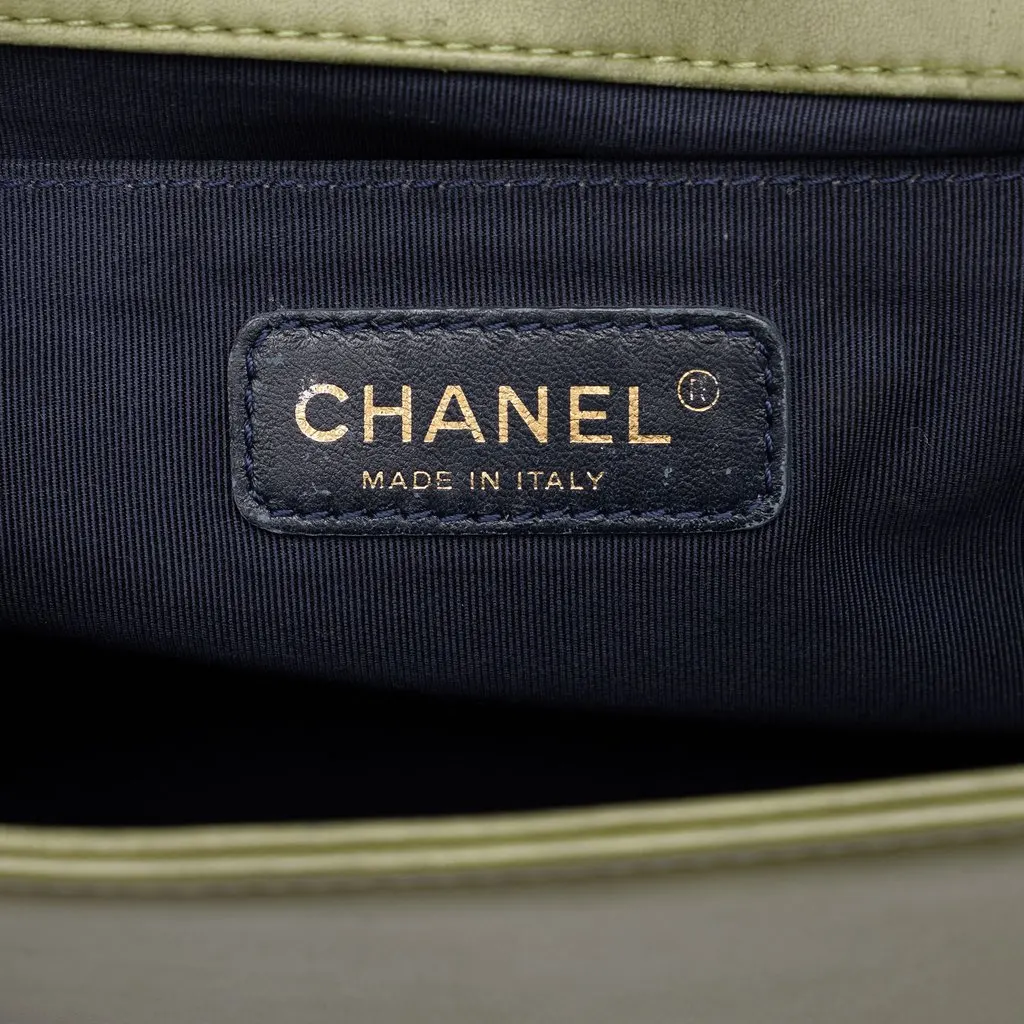 Chanel Old Medium Tweed and Velvet Boy Flap Green Tweed Very good - Box View
