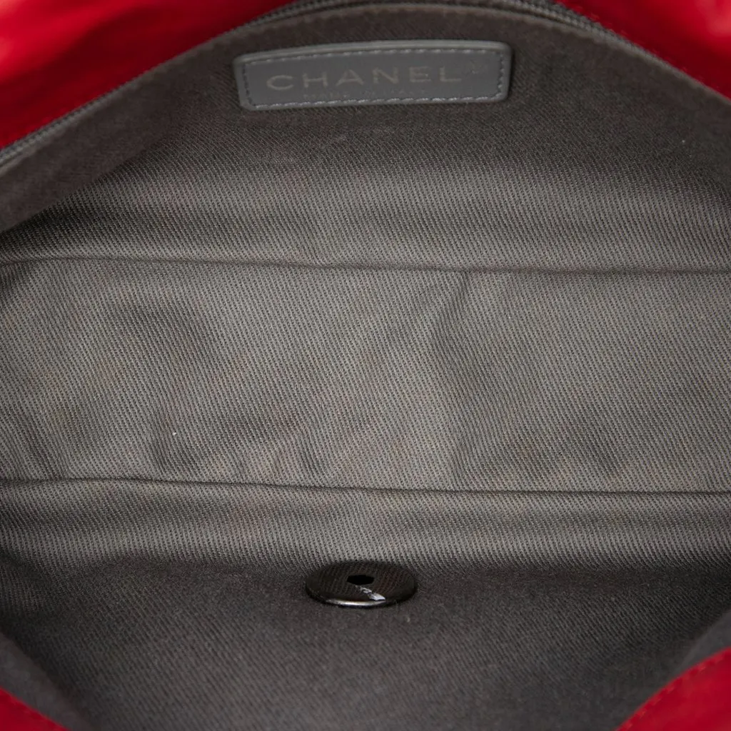 Chanel Small Nubuck Diamond Stitch Chain Flap Red Leather Very good - Model View