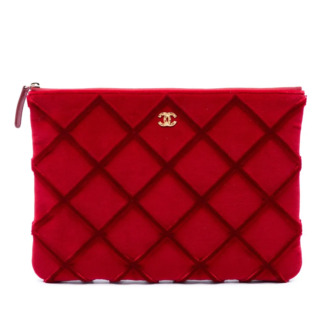 Chanel Medium CC Quilted Velvet O Case Clutch Red Very good - Front View