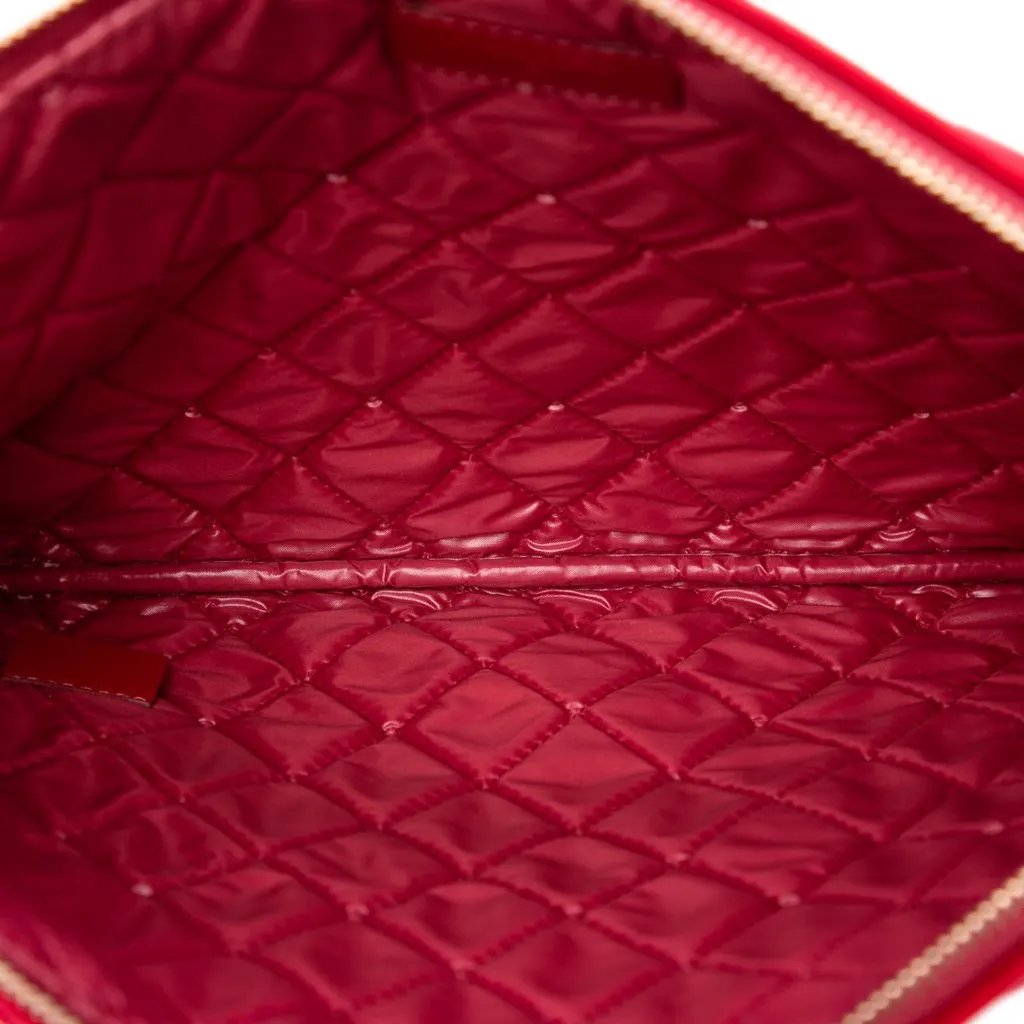 Chanel Medium CC Quilted Velvet O Case Clutch Red Very good - Model View