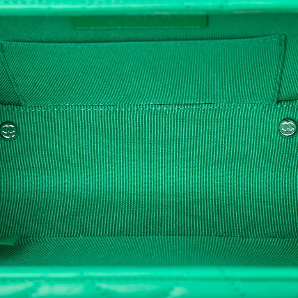 Chanel CC Quilted Lambskin Metal Bar Convertible Clutch Green Leather Very good - Model View