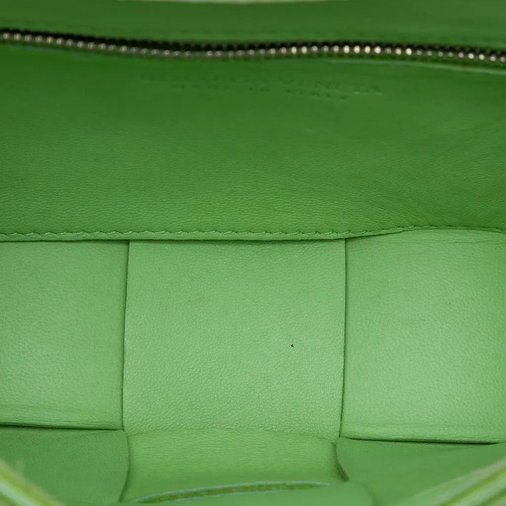 Bottega Veneta Nappa Intrecciato Cassette Crossbody Green Leather Very good - Model View
