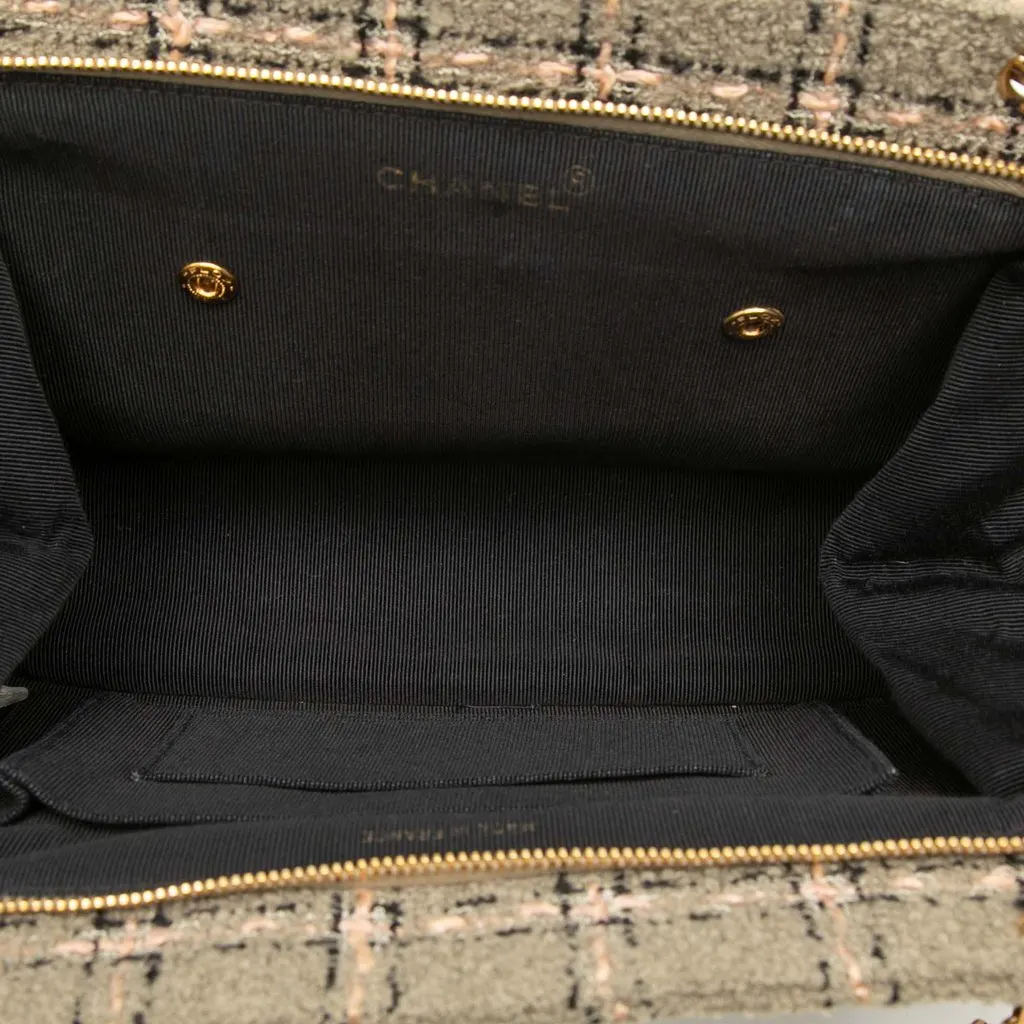 Chanel Multicolor Tweed and Leather Quadrato Box Shoulder Bag Beige Very good - Model View