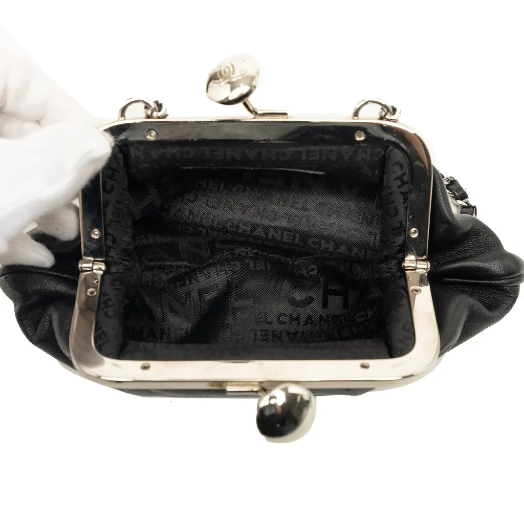 Chanel CC Lambskin Kiss Lock Evening Clutch with Chain Black Leather Very good - Model View